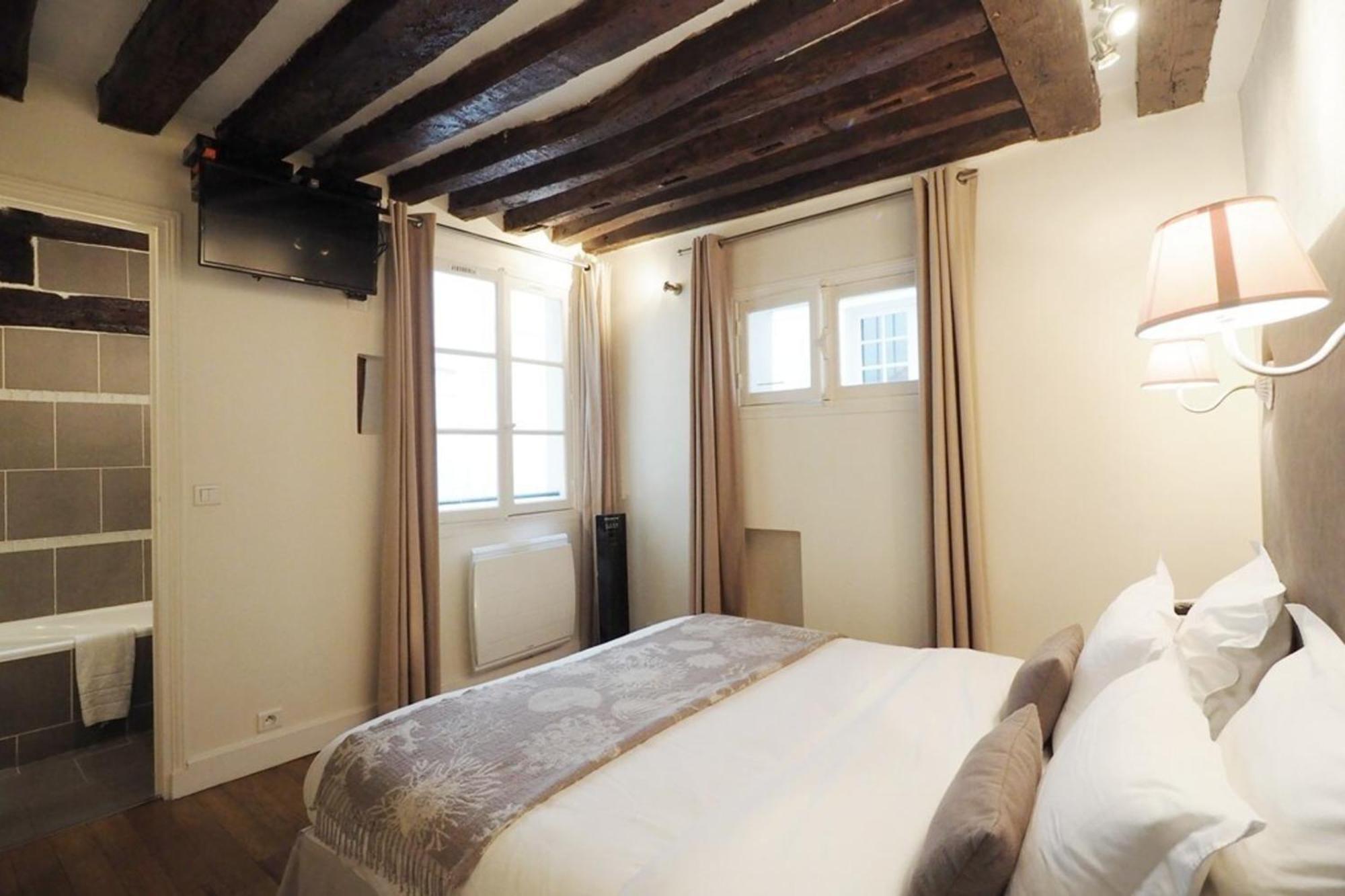 Louvre Parisian Duplex Apartment Paris