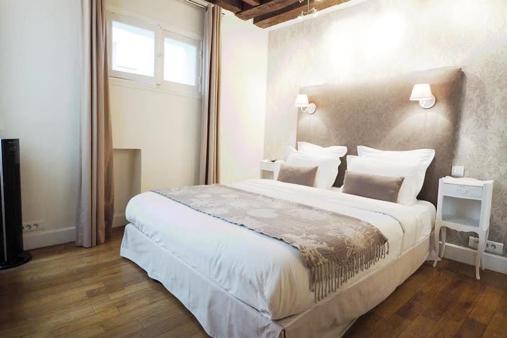Louvre Parisian Duplex
