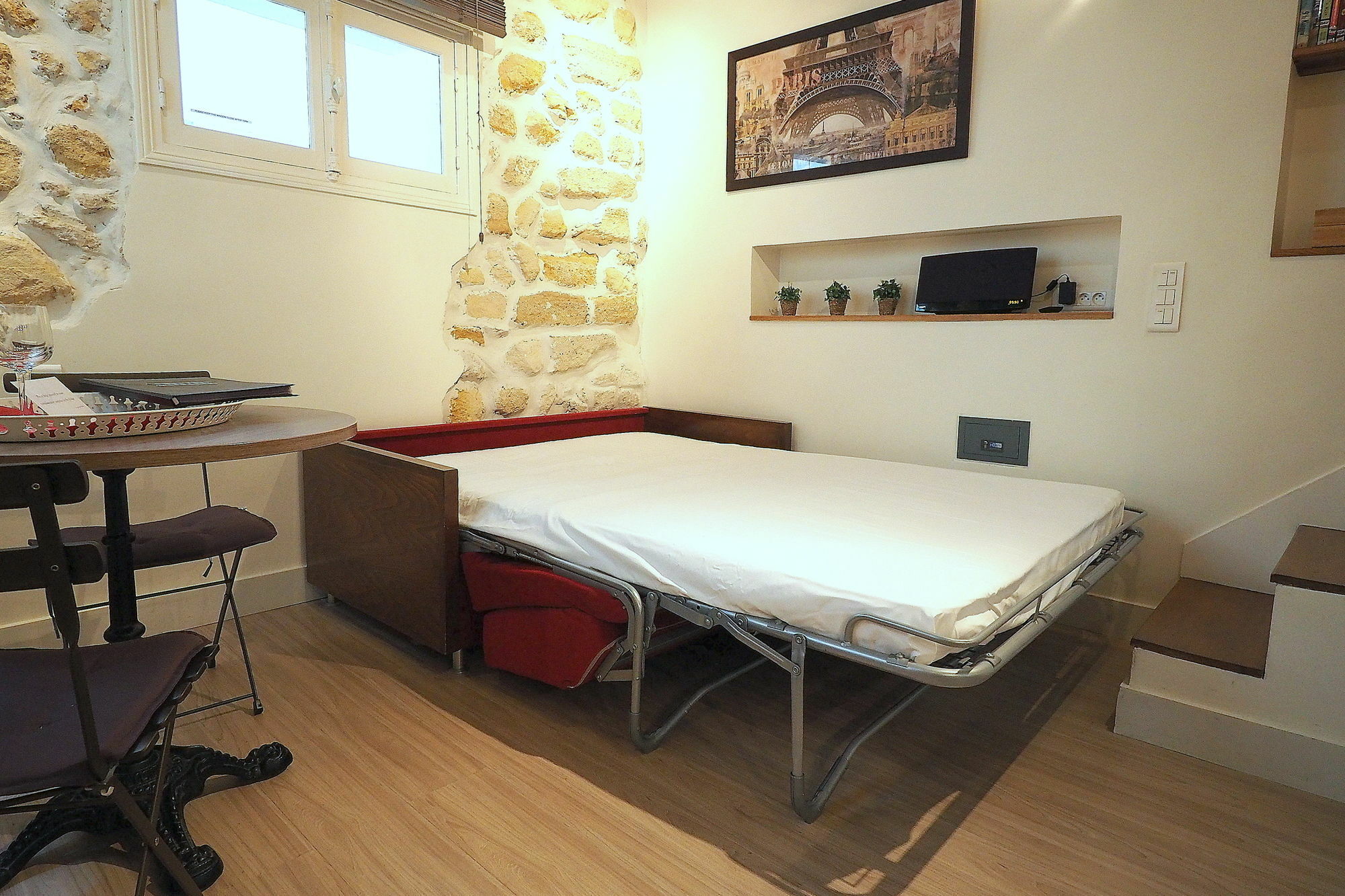 Louvre Parisian Duplex Apartment *